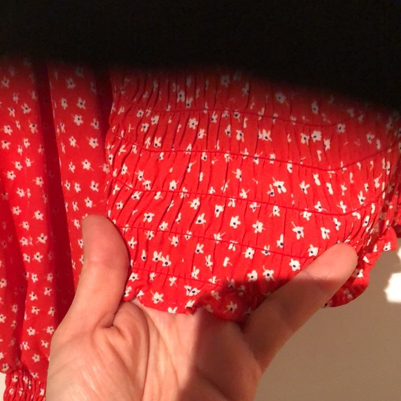 Sienna Sky XS Long sleeve Smocked crop top - Picture 6 of 7